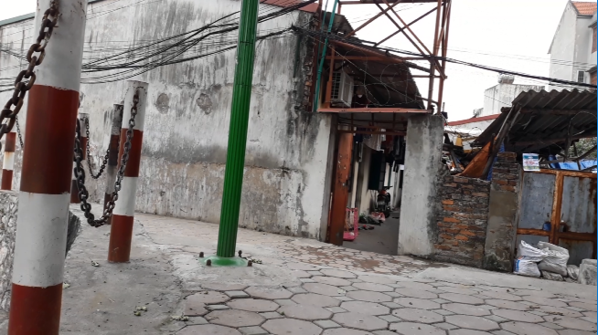 Nơi trọ của nhóm người tàn tật bán hàng rong trong một con hẻm ở đường Trương Định (Hoàng Mai – Hà Nội) thời điểm tháng 4/2018.