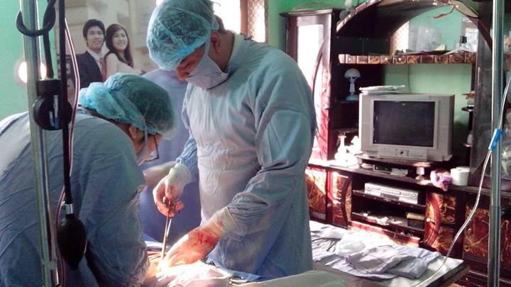 Bệnh nhân chửa ngoài tử cung mất 3 lít máu được bác sỹ đến tận nhà cứu sống 2
