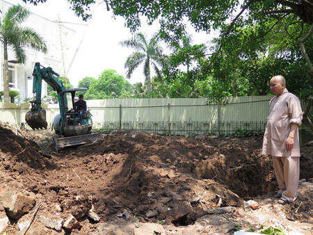 Ch&ugrave;a Một Cột được tr&ugrave;ng tu theo kiểu kỳ cục?! 1