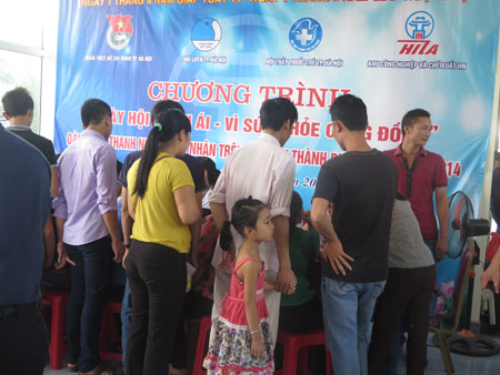 Hơn 500 c&ocirc;ng nh&acirc;n kh&ocirc;ng cần chi tiền vẫn được kh&aacute;m bệnh  1