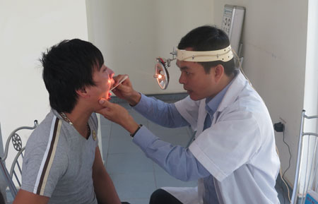 Hơn 500 c&ocirc;ng nh&acirc;n kh&ocirc;ng cần chi tiền vẫn được kh&aacute;m bệnh  2