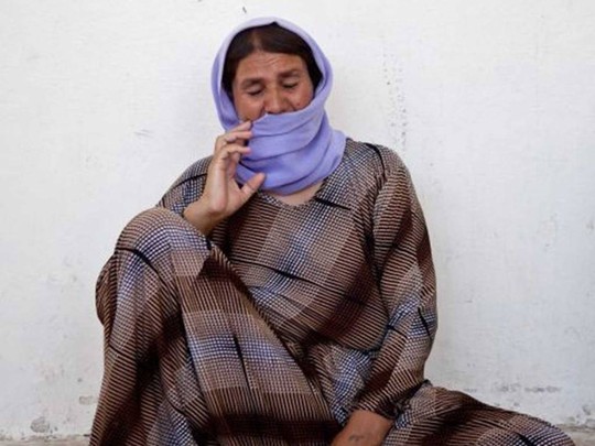 Bà Khalinda Sharaf Ajour, người Yazidi, có 2 con gái bị IS bắt cóc. Ảnh: Washington Post