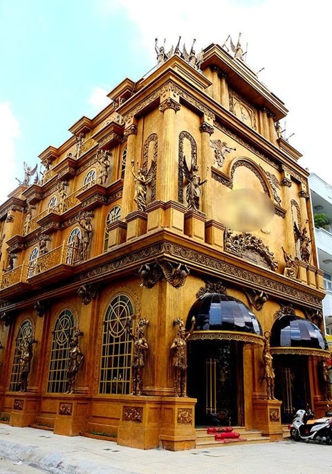 Lâu đài vàng phong cách châu Âu độc đáo ở Sài thành