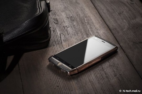 Tauri 88, smartphone siêu sang giá 128 triệu đồng