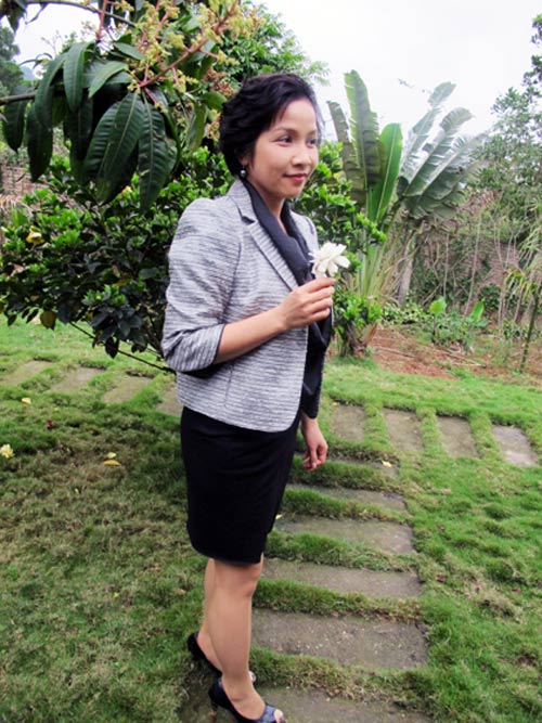 Nữ ca sĩ Việt thảnh thơi bên nhà vườn xanh mát - 1