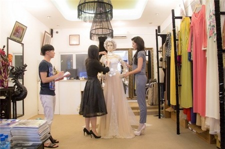 Áo dài 5 tỷ của Đặng Thu Thảo gây choáng - 1