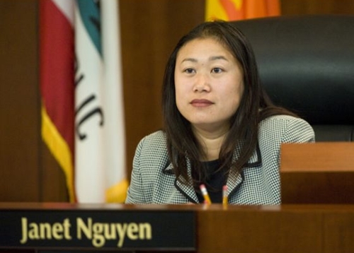
Janet Nguyen, ứng viên 38 tuổi thuộc đảng Cộng hòa vừa được bầu vào Thượng viện bang California Địa hạt 34, vị trí mà cả hai đảng Dân chủ và Cộng hòa đều nhắm tới, sau khi kết quả cuộc bỏ phiếu giữa nhiệm kỳ hôm 4/11 được công bố, theo LA Times.
