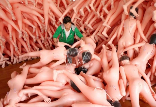 Cận cảnh nhà máy sản xuất búp bê tình dục của Trung Quốc