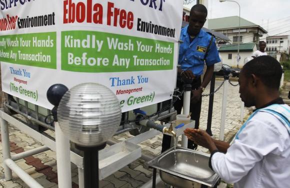 Senegal và Nigeria áp dụng các biện pháp nghiêm ngặt để khống chế Ebola. Ảnh: BusinessInsider, Reuters