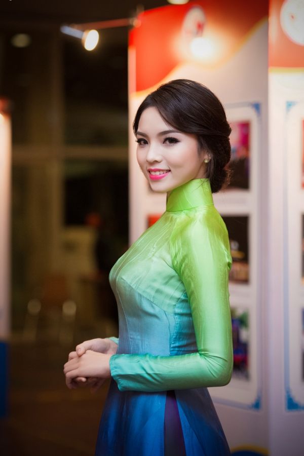 Hình ảnh: Phạm Thu Hà đọ sắc áo dài cùng Hoa hậu Kỳ Duyên số 10
