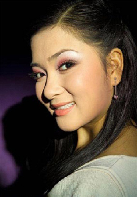 Cuối năm 2004, Nguyễn Thị Huyền đại diện cho Việt Nam tham dự cuộc thi Hoa hậu Thế giới.