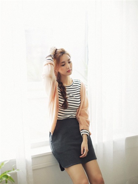 Mặc cardigan đẹp: 1 b&agrave;i to&aacute;n với nhiều c&aacute;ch giải 14