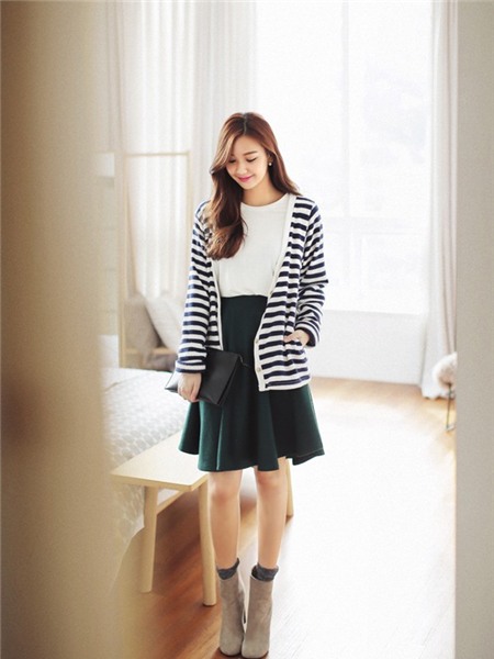 Mặc cardigan đẹp: 1 b&agrave;i to&aacute;n với nhiều c&aacute;ch giải 16