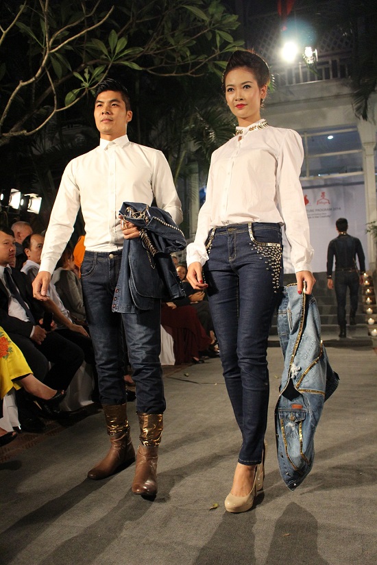 Thời trang Gen Việt với những bộ Jean phối phong cách hoàng gia Ý rất thu hút giới trẻ.