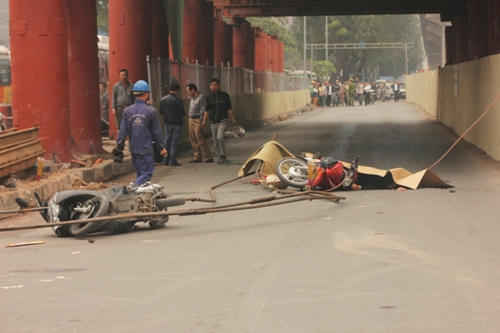 rơi thép, xuống đường, một người chết