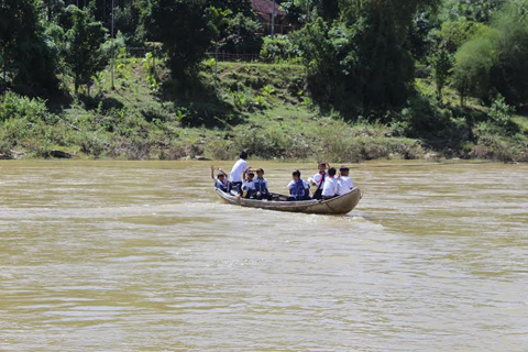 Quảng Ngãi, học sinh, qua sông, bè