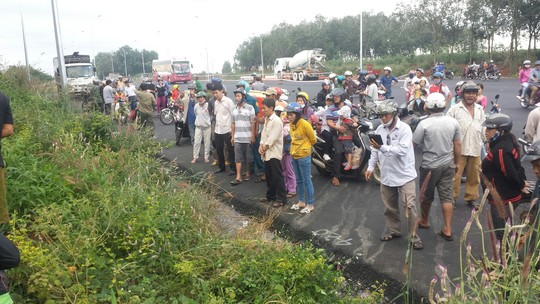 Nhiều người chứng kiến 3 kẻ đổ rắn ra khu dân cư đã truy hô