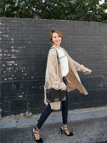 Mặc cardigan đẹp: 1 b&agrave;i to&aacute;n với nhiều c&aacute;ch giải 2