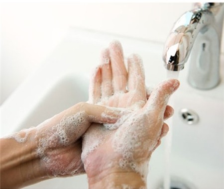 Rửa rat bằng nước và xà phòng là cách tốt nhất để vệ sinh tay