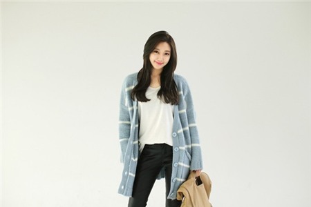 Mặc cardigan đẹp: 1 b&agrave;i to&aacute;n với nhiều c&aacute;ch giải 20