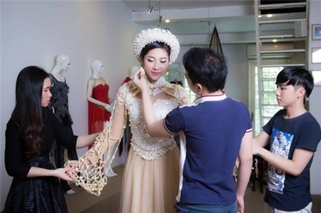 Áo dài 5 tỷ của Đặng Thu Thảo gây choáng - 3