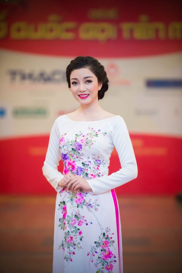 Hình ảnh: Phạm Thu Hà đọ sắc áo dài cùng Hoa hậu Kỳ Duyên số 3