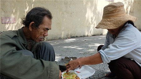 Tình yêu vỉa hè của đôi vợ chồng 30 năm bán me mưu sinh ở Sài Gòn 3