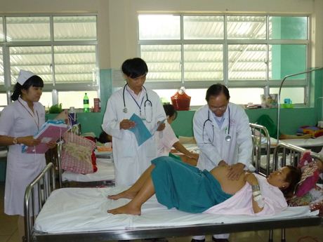Hoạt động khám chữa bệnh ở Khoa Sản vệ tinh ở Bệnh viện Bình Tân. (Ảnh: TL)