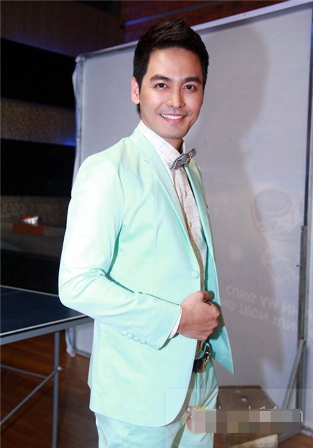 MC Phan Anh đa phong cách với 4 xu hướng vest lịch lãm
