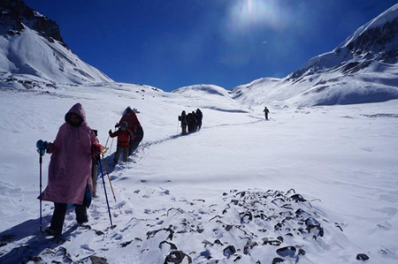 Đường từ trên núi về làng Muktinath (Nepal). Ảnh: Mỹ Linh.