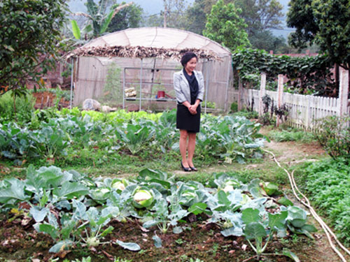 Nữ ca sĩ Việt thảnh thơi bên nhà vườn xanh mát - 5