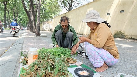 Tình yêu vỉa hè của đôi vợ chồng 30 năm bán me mưu sinh ở Sài Gòn 5