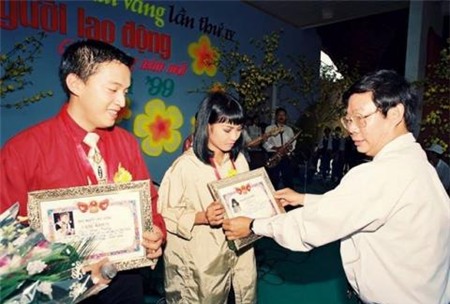 Lam Trường và Phương Thanh nhận giải Mai Vàng lần thứ 4 - 1999. Đây là một trong những cột mốc quan trọng trong chặng đường hoạt động âm nhạc của cả hai. 15 năm trôi qua, hiện tai họ vẫn giữ được vị trí của mình trong làng nhạc Việt. Hiện