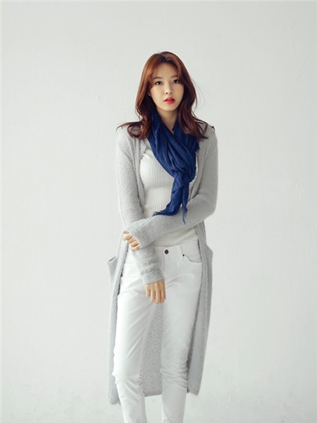 Mặc cardigan đẹp: 1 b&agrave;i to&aacute;n với nhiều c&aacute;ch giải 6