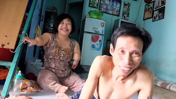 Cổ tích tình yêu của cặp vợ chồng tí hon giữa Sài Gòn 5