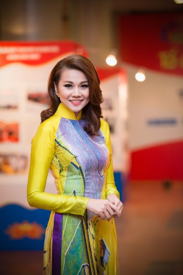 Hình ảnh: Phạm Thu Hà đọ sắc áo dài cùng Hoa hậu Kỳ Duyên số 7