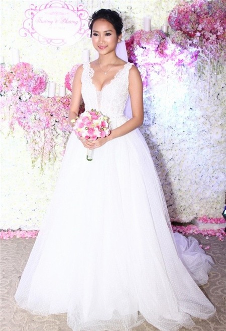 Những chiếc váy cưới gây xôn xao nhất Vbiz năm 2014