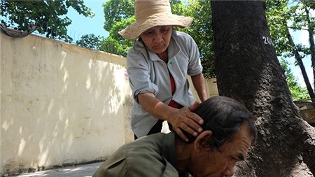 Tình yêu vỉa hè của đôi vợ chồng 30 năm bán me mưu sinh ở Sài Gòn 8