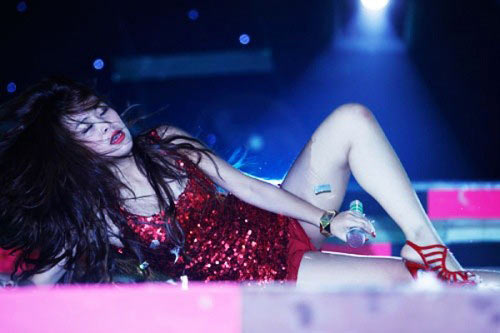 Những người đẹp mặc ngắn v&agrave; hở nhất l&agrave;ng Vpop - 9