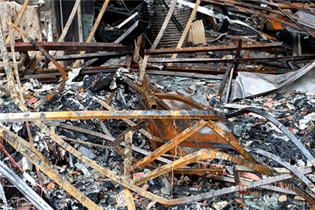 Hiện trường 8 căn nhà trơ khung sắt sau đám cháy dữ dội 9