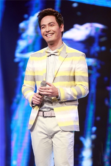 MC Phan Anh đa phong cách với 4 xu hướng vest lịch lãm
