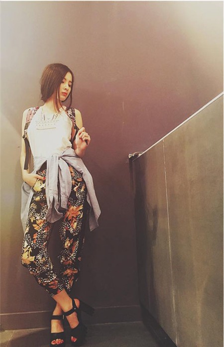 Sao Việt dạo phố cực chất với mốt &aacute;o buộc eo - 9