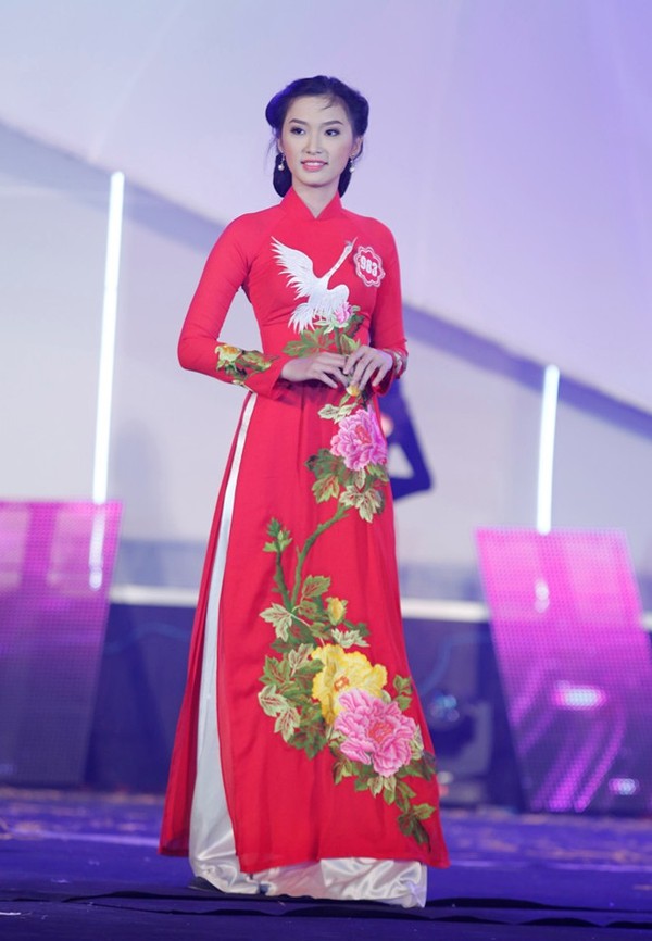 Huỳnh Thị Thùy Vân sinh năm 1992, quê ở Bình Định cũng xin rút lui khỏi cuộc thi vì lý do sức khỏe không đám bảo.