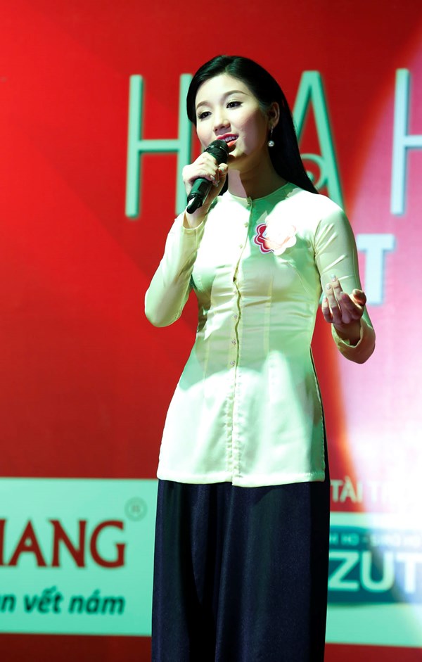 Nguyễn Thị Bảo Như, SBD 680 với tiết mục hát đờn ca tài tử Hai lớp khóc Hoàng Kim của tác giả Đình Duy.