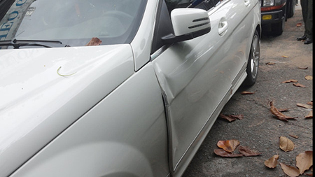 Cánh cửa ô tô của siêu mẫu Thanh Hằng sau tai nạn