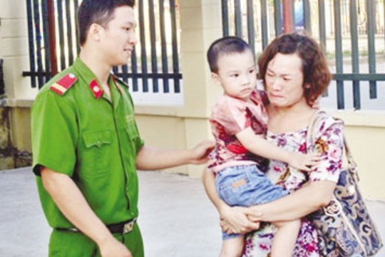Nhờ sự vào cuộc của Báo Gia đình & Xã hội, cháu Nguyễn Hải 	Quân (ở Hải Dương) đã đoàn tụ với mẹ.	 Ảnh: minh họa