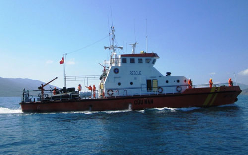 Tàu SAR27-01 thực hiện công tác tìm kiếm cứu nạn các thuyền viên mất tích (Ảnh Thanh niên).