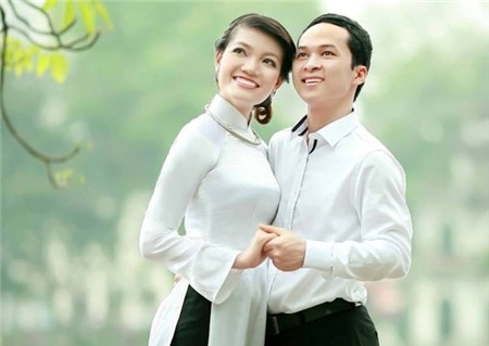 Với anh Quyết, chị Luận là một người vợ hoàn hảo và luôn chăm lo cho gia đình chu đáo.