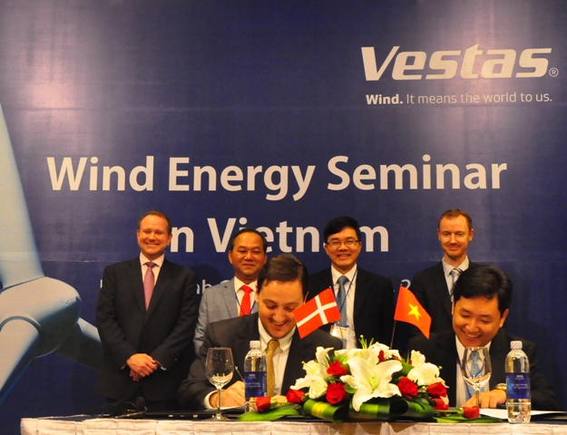 Đại diện Vestas và Tập đoàn Phú Cường ký biên bản ghi nhớ sản xuất điện gió tại VN