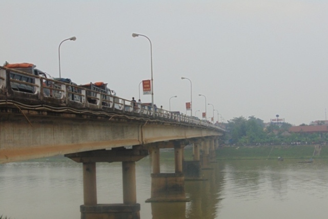 Cầu Thiệu Hóa chảy qua sông Chu nơi mẹ ôm con nhảy cầu tự tử